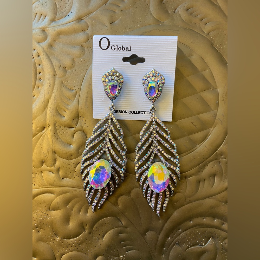 Crystal Leaf Earring - Picture 5 of 9
